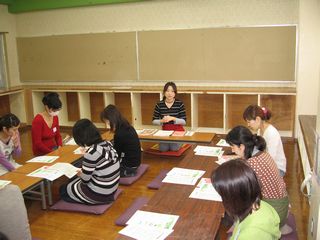 離乳食講習会の様子(緑児童館)