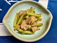 フキと豚バラ肉の炒め煮