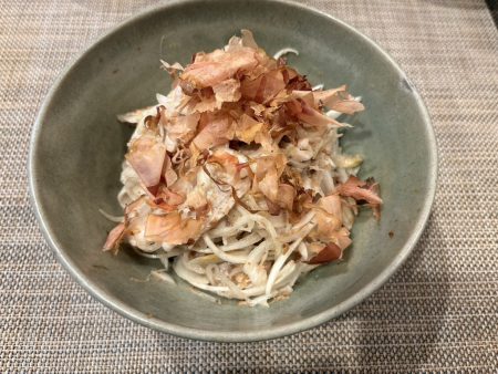 新玉ねぎと豚バラの梅肉和え